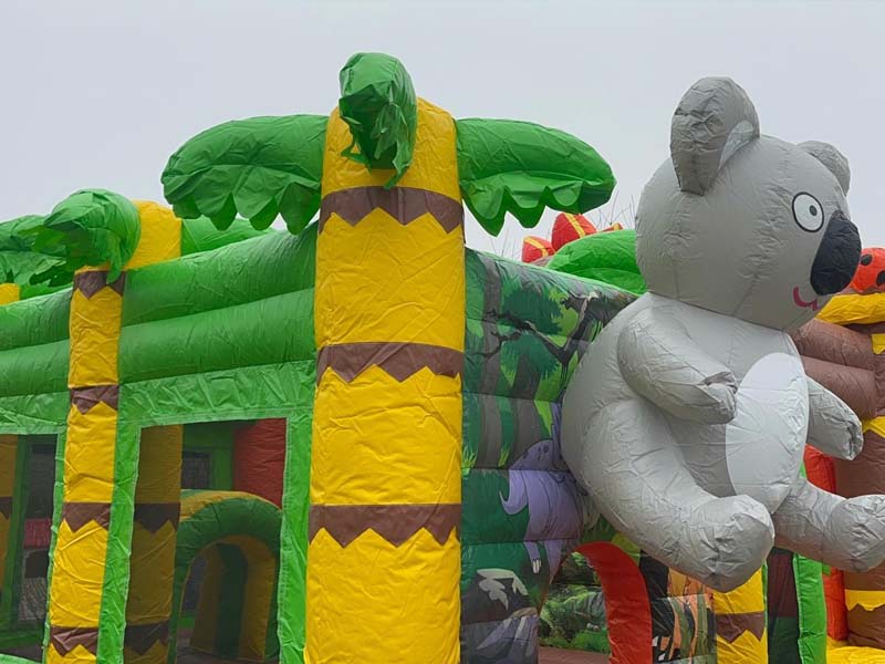 Jungle World Hüpfburg